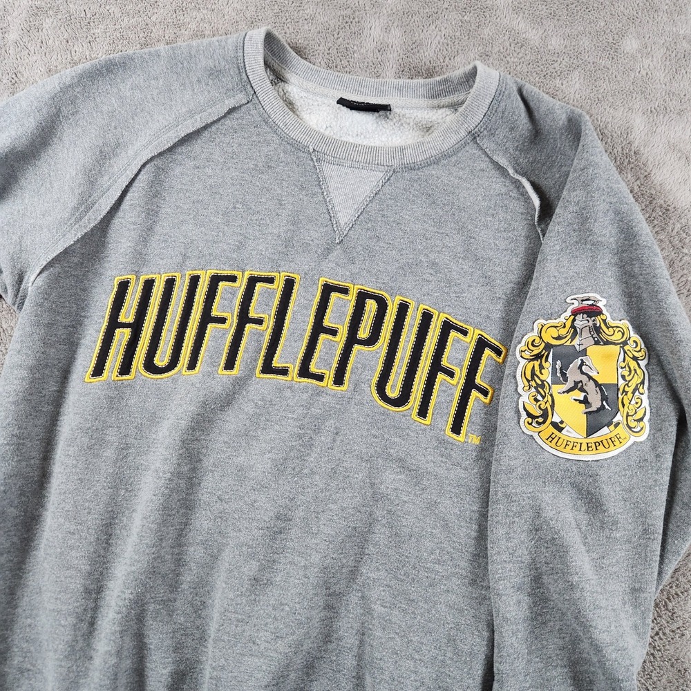 Harry Potter Hufflepuff Sweatshirt Mens Small Wizarding WorldGrey Crewneck - Picture 2 of 9